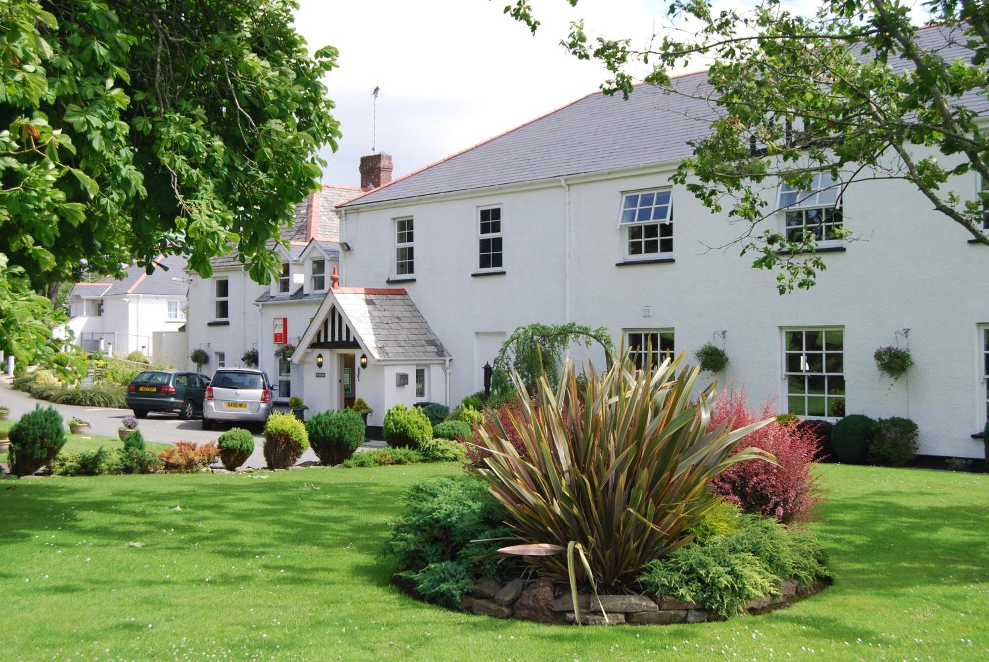 Beggars Reach Hotel Pembroke Dock Exterior photo
