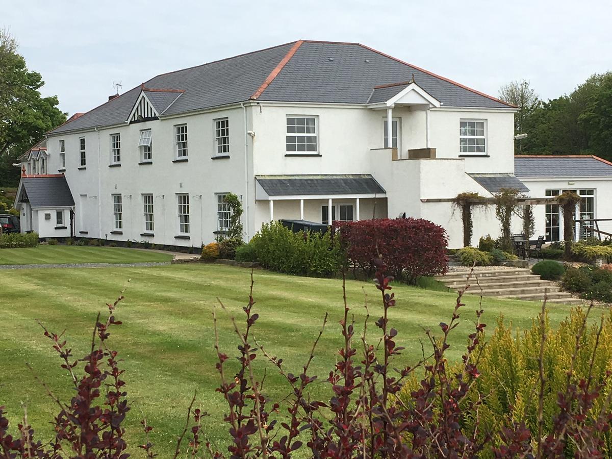 Beggars Reach Hotel Pembroke Dock Exterior photo