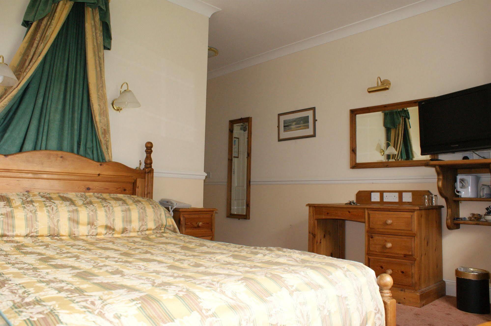 Beggars Reach Hotel Pembroke Dock Exterior photo