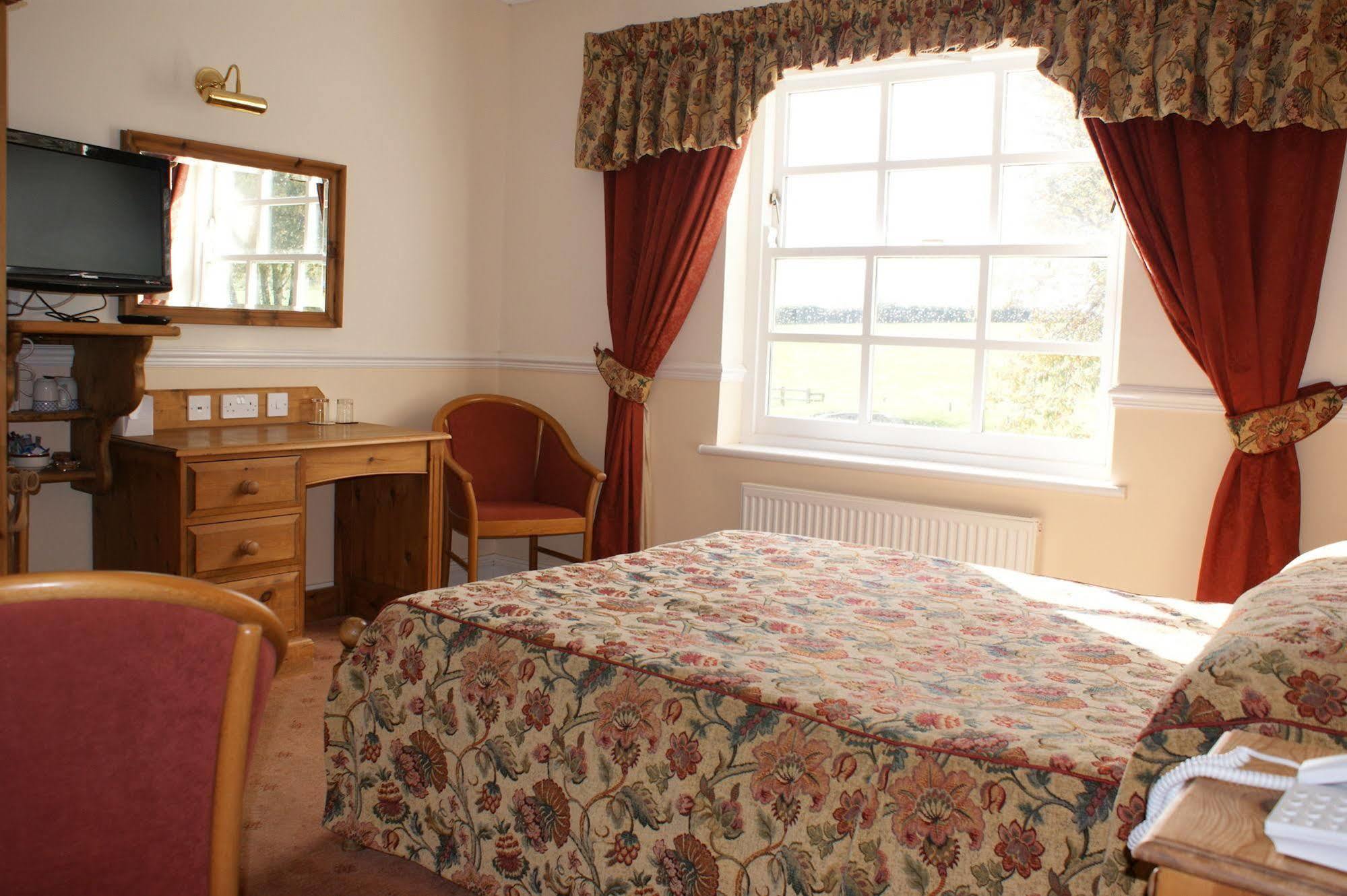 Beggars Reach Hotel Pembroke Dock Exterior photo